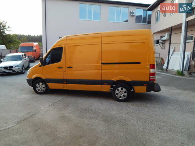 Желтый Мерседес Sprinter, объемом двигателя 2.15 л и пробегом 630 тыс. км за 10700 $, фото 3 на Automoto.ua