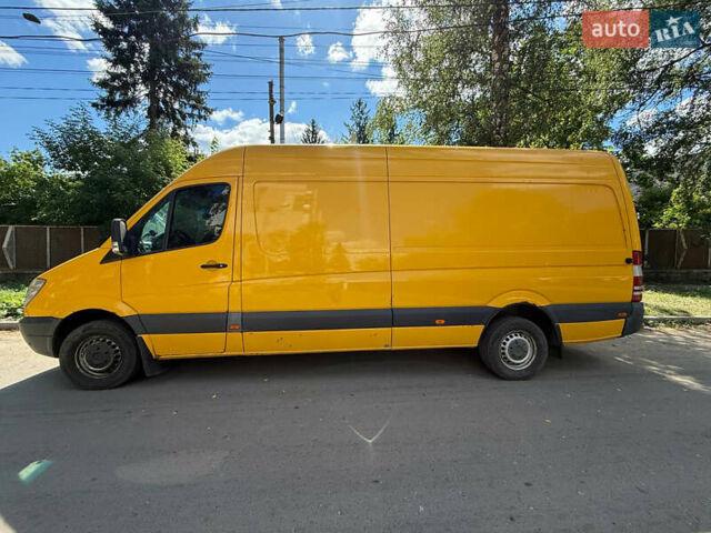 Желтый Мерседес Sprinter, объемом двигателя 2.15 л и пробегом 940 тыс. км за 10000 $, фото 13 на Automoto.ua