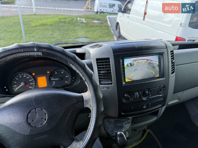 Желтый Мерседес Sprinter, объемом двигателя 2.2 л и пробегом 350 тыс. км за 12200 $, фото 9 на Automoto.ua