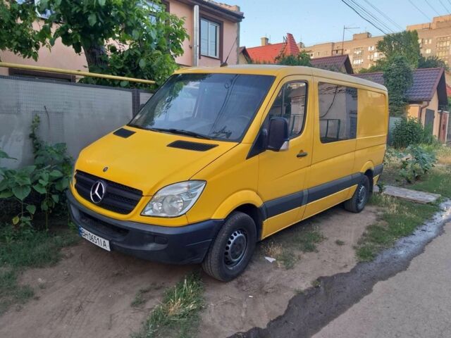Желтый Мерседес Sprinter, объемом двигателя 2.1 л и пробегом 650 тыс. км за 9990 $, фото 4 на Automoto.ua