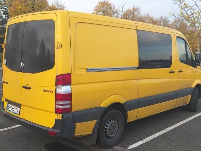 Желтый Мерседес Sprinter, объемом двигателя 2.1 л и пробегом 650 тыс. км за 9990 $, фото 2 на Automoto.ua