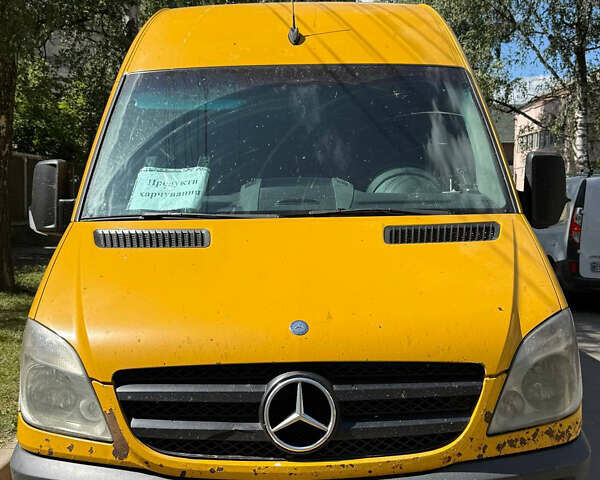 Желтый Мерседес Sprinter, объемом двигателя 2.15 л и пробегом 940 тыс. км за 10000 $, фото 12 на Automoto.ua