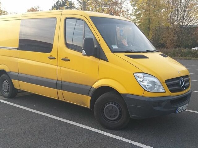 Желтый Мерседес Sprinter, объемом двигателя 2.1 л и пробегом 650 тыс. км за 9990 $, фото 1 на Automoto.ua