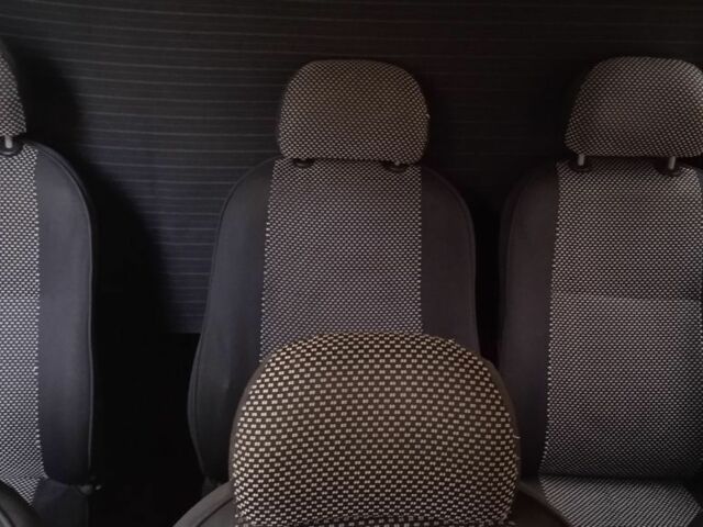 Желтый Мерседес Sprinter, объемом двигателя 2 л и пробегом 250 тыс. км за 13500 $, фото 3 на Automoto.ua