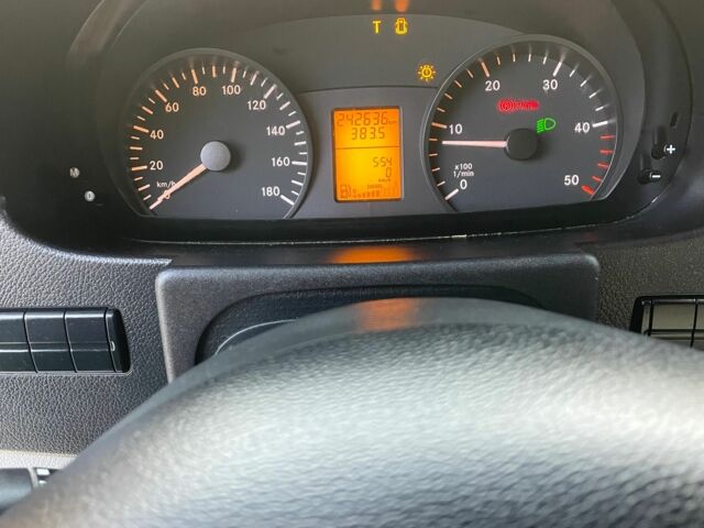 Желтый Мерседес Sprinter, объемом двигателя 2.1 л и пробегом 245 тыс. км за 19900 $, фото 8 на Automoto.ua