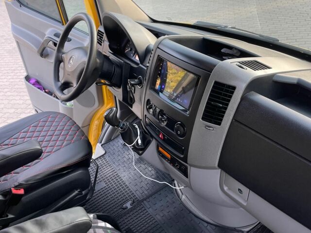 Желтый Мерседес Sprinter, объемом двигателя 2.1 л и пробегом 245 тыс. км за 19900 $, фото 10 на Automoto.ua