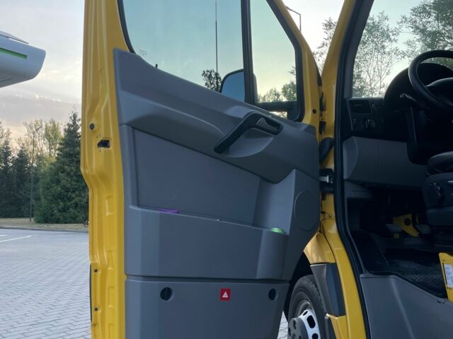 Желтый Мерседес Sprinter, объемом двигателя 2.1 л и пробегом 245 тыс. км за 19900 $, фото 23 на Automoto.ua