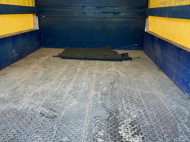 Желтый Мерседес Sprinter, объемом двигателя 2.1 л и пробегом 245 тыс. км за 19900 $, фото 21 на Automoto.ua