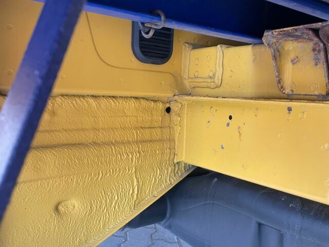 Желтый Мерседес Sprinter, объемом двигателя 2.1 л и пробегом 245 тыс. км за 19900 $, фото 16 на Automoto.ua