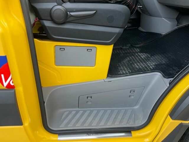 Желтый Мерседес Sprinter, объемом двигателя 2.1 л и пробегом 245 тыс. км за 19900 $, фото 22 на Automoto.ua
