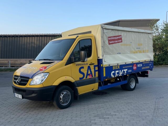 Желтый Мерседес Sprinter, объемом двигателя 2.1 л и пробегом 245 тыс. км за 19900 $, фото 1 на Automoto.ua