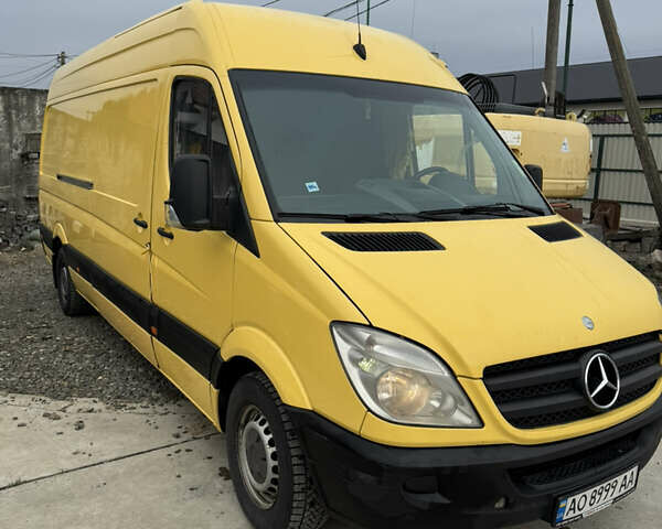 Желтый Мерседес Sprinter, объемом двигателя 2 л и пробегом 700 тыс. км за 11000 $, фото 1 на Automoto.ua