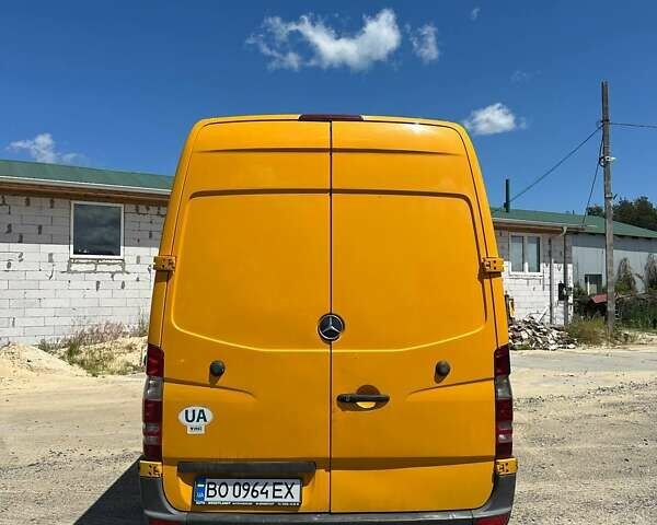 Желтый Мерседес Sprinter, объемом двигателя 2.14 л и пробегом 329 тыс. км за 15500 $, фото 2 на Automoto.ua