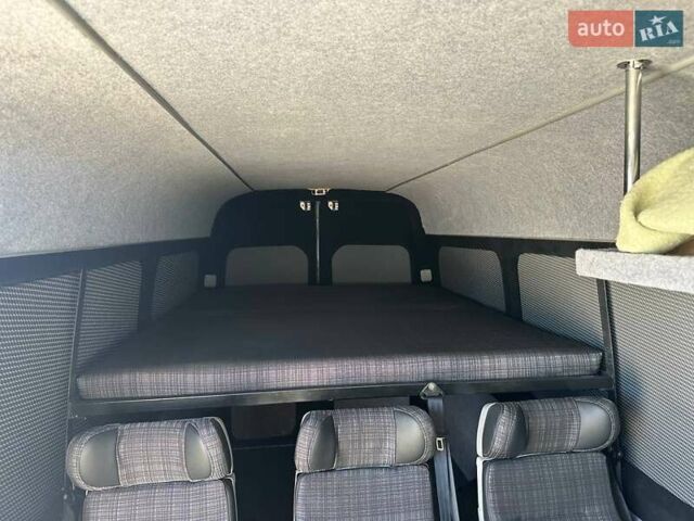 Желтый Мерседес Sprinter, объемом двигателя 2.14 л и пробегом 329 тыс. км за 15000 $, фото 15 на Automoto.ua