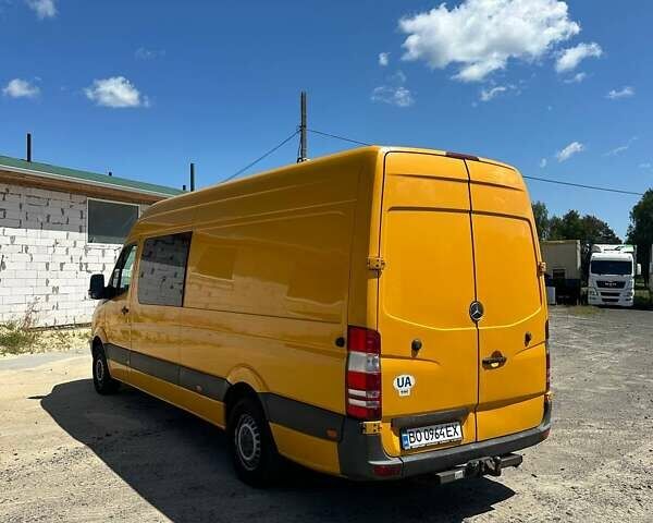 Желтый Мерседес Sprinter, объемом двигателя 2.14 л и пробегом 329 тыс. км за 15500 $, фото 4 на Automoto.ua