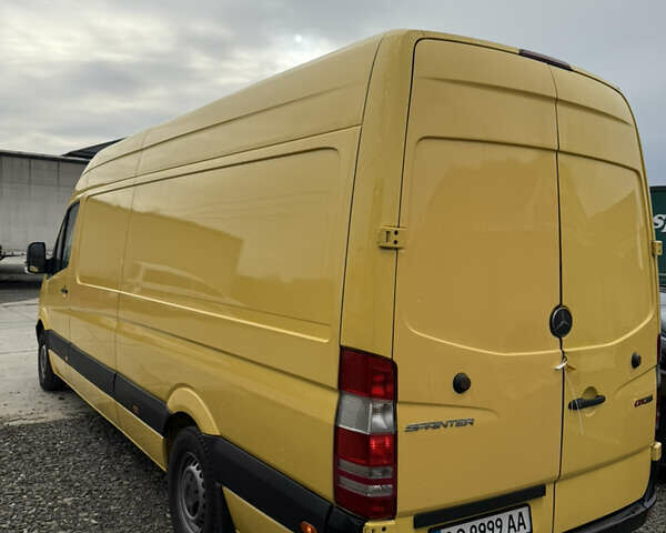 Желтый Мерседес Sprinter, объемом двигателя 2 л и пробегом 700 тыс. км за 11000 $, фото 4 на Automoto.ua