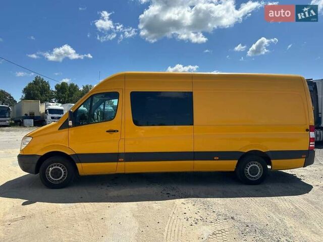 Желтый Мерседес Sprinter, объемом двигателя 2.14 л и пробегом 329 тыс. км за 15000 $, фото 5 на Automoto.ua