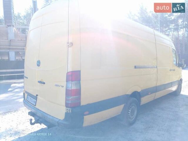 Желтый Мерседес Sprinter, объемом двигателя 2.5 л и пробегом 300 тыс. км за 11999 $, фото 2 на Automoto.ua