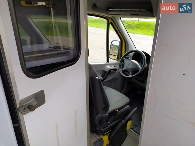Желтый Мерседес Sprinter, объемом двигателя 0 л и пробегом 207 тыс. км за 29700 $, фото 62 на Automoto.ua