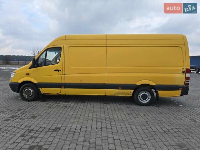 Желтый Мерседес Sprinter, объемом двигателя 2.14 л и пробегом 551 тыс. км за 10199 $, фото 1 на Automoto.ua
