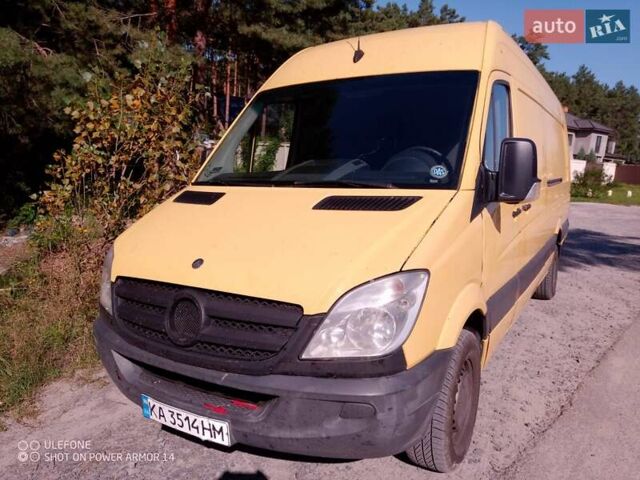 Желтый Мерседес Sprinter, объемом двигателя 2.5 л и пробегом 300 тыс. км за 11999 $, фото 5 на Automoto.ua