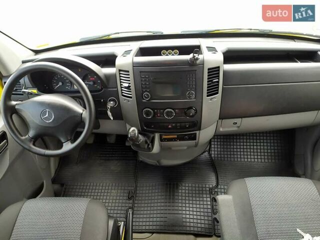 Желтый Мерседес Sprinter, объемом двигателя 0 л и пробегом 207 тыс. км за 29700 $, фото 61 на Automoto.ua