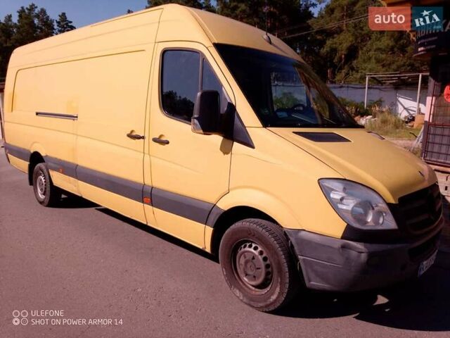 Желтый Мерседес Sprinter, объемом двигателя 2.5 л и пробегом 300 тыс. км за 11999 $, фото 3 на Automoto.ua