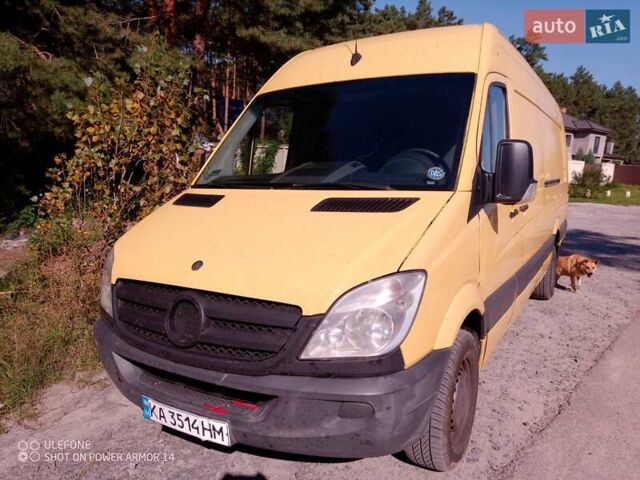 Желтый Мерседес Sprinter, объемом двигателя 2.5 л и пробегом 300 тыс. км за 11999 $, фото 4 на Automoto.ua