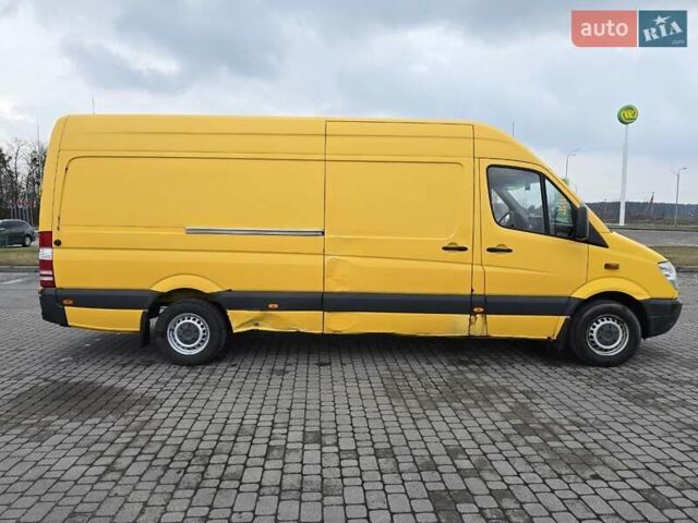 Желтый Мерседес Sprinter, объемом двигателя 2.14 л и пробегом 551 тыс. км за 10199 $, фото 4 на Automoto.ua