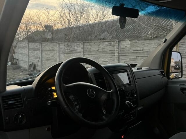 Жовтий Мерседес Sprinter, об'ємом двигуна 2.1 л та пробігом 200 тис. км за 13500 $, фото 4 на Automoto.ua