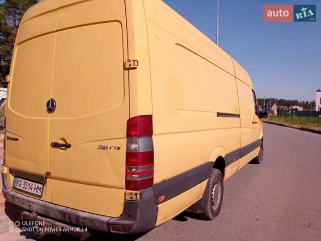 Желтый Мерседес Sprinter, объемом двигателя 2.5 л и пробегом 300 тыс. км за 11999 $, фото 1 на Automoto.ua