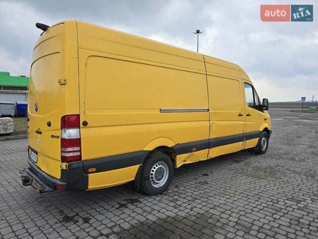 Желтый Мерседес Sprinter, объемом двигателя 2.14 л и пробегом 551 тыс. км за 10199 $, фото 3 на Automoto.ua