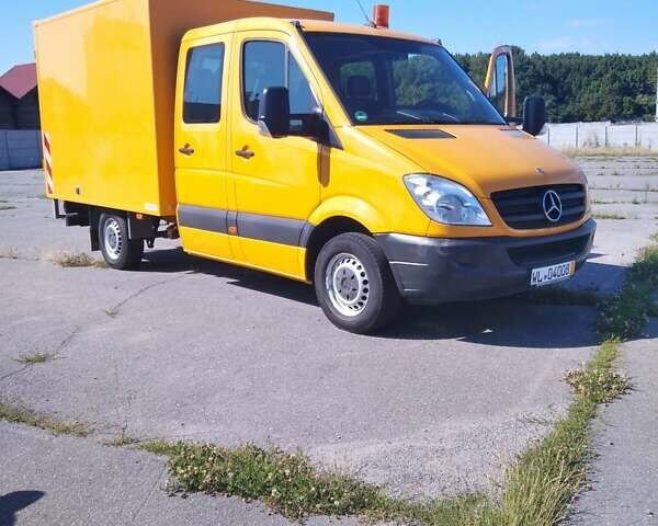 Желтый Мерседес Sprinter, объемом двигателя 0 л и пробегом 195 тыс. км за 18900 $, фото 2 на Automoto.ua
