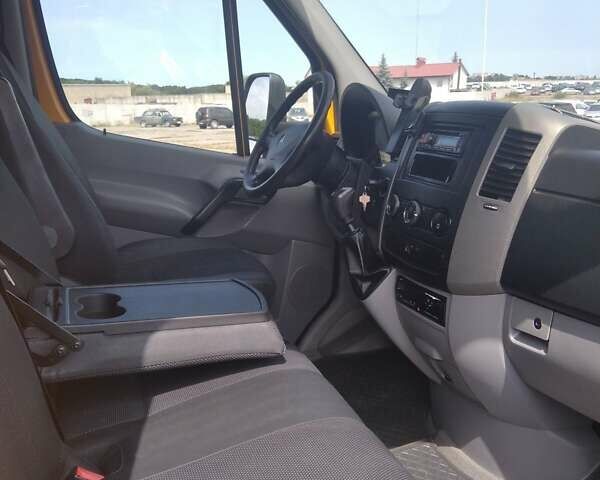 Желтый Мерседес Sprinter, объемом двигателя 0 л и пробегом 195 тыс. км за 18900 $, фото 22 на Automoto.ua