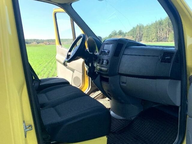 Желтый Мерседес Sprinter, объемом двигателя 2.1 л и пробегом 270 тыс. км за 12900 $, фото 5 на Automoto.ua