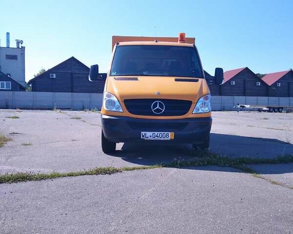 Желтый Мерседес Sprinter, объемом двигателя 0 л и пробегом 195 тыс. км за 18900 $, фото 3 на Automoto.ua