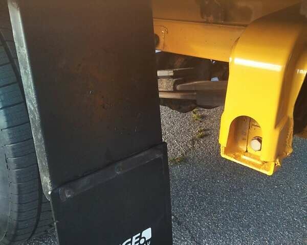 Желтый Мерседес Sprinter, объемом двигателя 0 л и пробегом 195 тыс. км за 18900 $, фото 13 на Automoto.ua