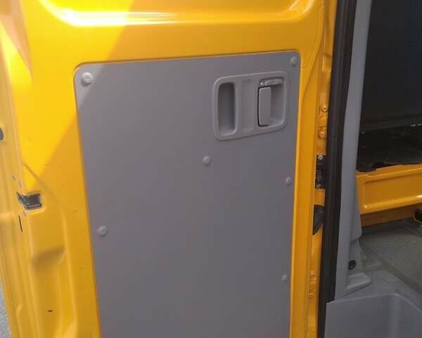 Желтый Мерседес Sprinter, объемом двигателя 0 л и пробегом 195 тыс. км за 18900 $, фото 18 на Automoto.ua