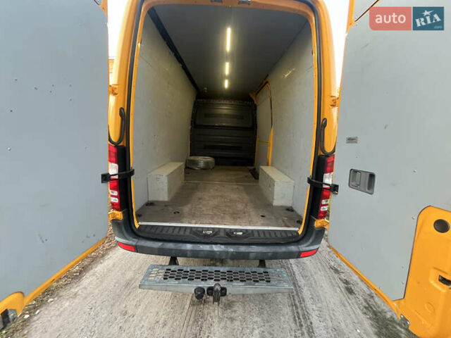 Желтый Мерседес Sprinter, объемом двигателя 3 л и пробегом 310 тыс. км за 21000 $, фото 33 на Automoto.ua