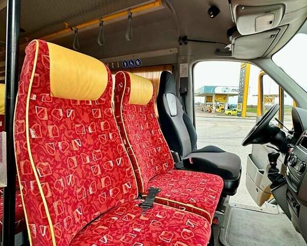 Желтый Мерседес Sprinter, объемом двигателя 2.99 л и пробегом 10 тыс. км за 50000 $, фото 6 на Automoto.ua