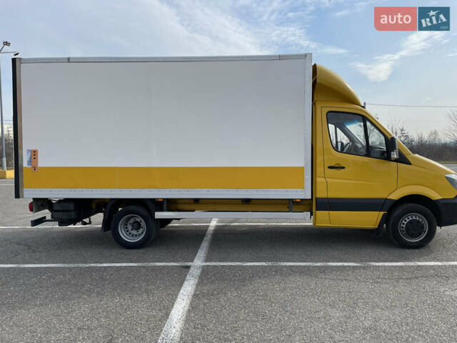 Желтый Мерседес Sprinter, объемом двигателя 2.1 л и пробегом 300 тыс. км за 22500 $, фото 1 на Automoto.ua