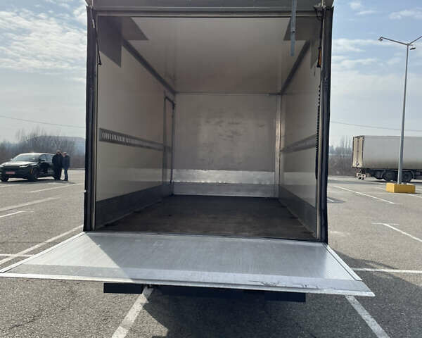 Желтый Мерседес Sprinter, объемом двигателя 2.1 л и пробегом 300 тыс. км за 22500 $, фото 21 на Automoto.ua
