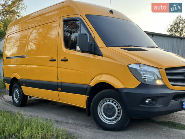 Желтый Мерседес Sprinter, объемом двигателя 3 л и пробегом 310 тыс. км за 21000 $, фото 3 на Automoto.ua