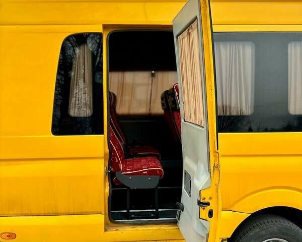 Желтый Мерседес Sprinter, объемом двигателя 2.99 л и пробегом 10 тыс. км за 50000 $, фото 13 на Automoto.ua