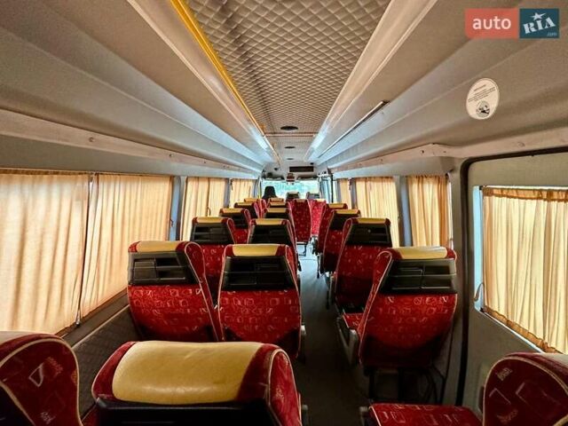 Желтый Мерседес Sprinter, объемом двигателя 2.99 л и пробегом 10 тыс. км за 50000 $, фото 7 на Automoto.ua