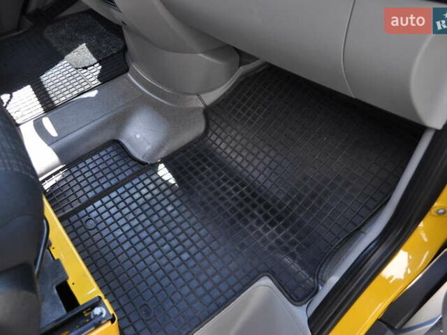 Желтый Мерседес Sprinter, объемом двигателя 2.14 л и пробегом 238 тыс. км за 17300 $, фото 54 на Automoto.ua