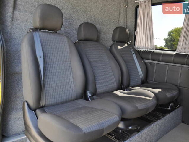 Желтый Мерседес Sprinter, объемом двигателя 2.14 л и пробегом 238 тыс. км за 17300 $, фото 24 на Automoto.ua