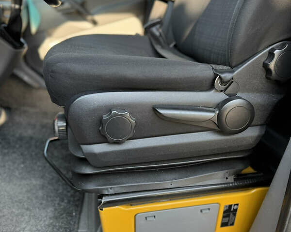 Желтый Мерседес Sprinter, объемом двигателя 2.14 л и пробегом 340 тыс. км за 21000 $, фото 12 на Automoto.ua