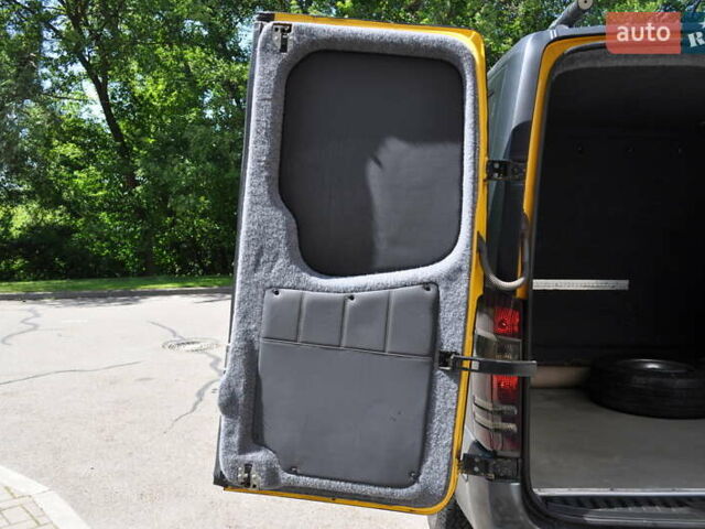 Желтый Мерседес Sprinter, объемом двигателя 2.14 л и пробегом 238 тыс. км за 17300 $, фото 45 на Automoto.ua