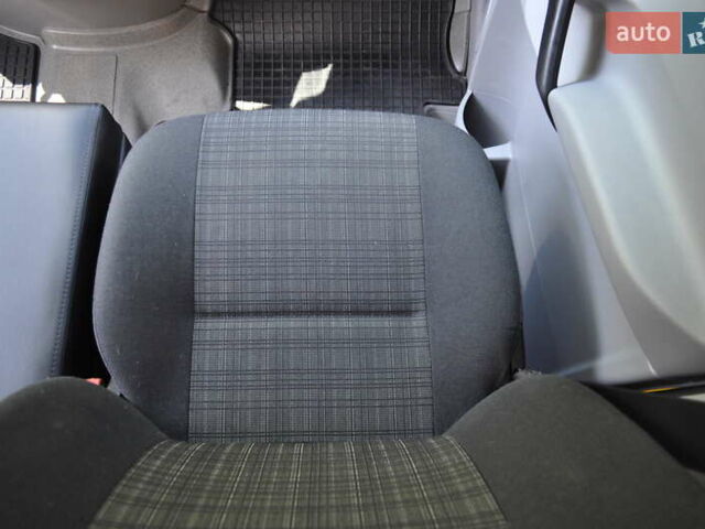 Желтый Мерседес Sprinter, объемом двигателя 2.14 л и пробегом 238 тыс. км за 17300 $, фото 32 на Automoto.ua